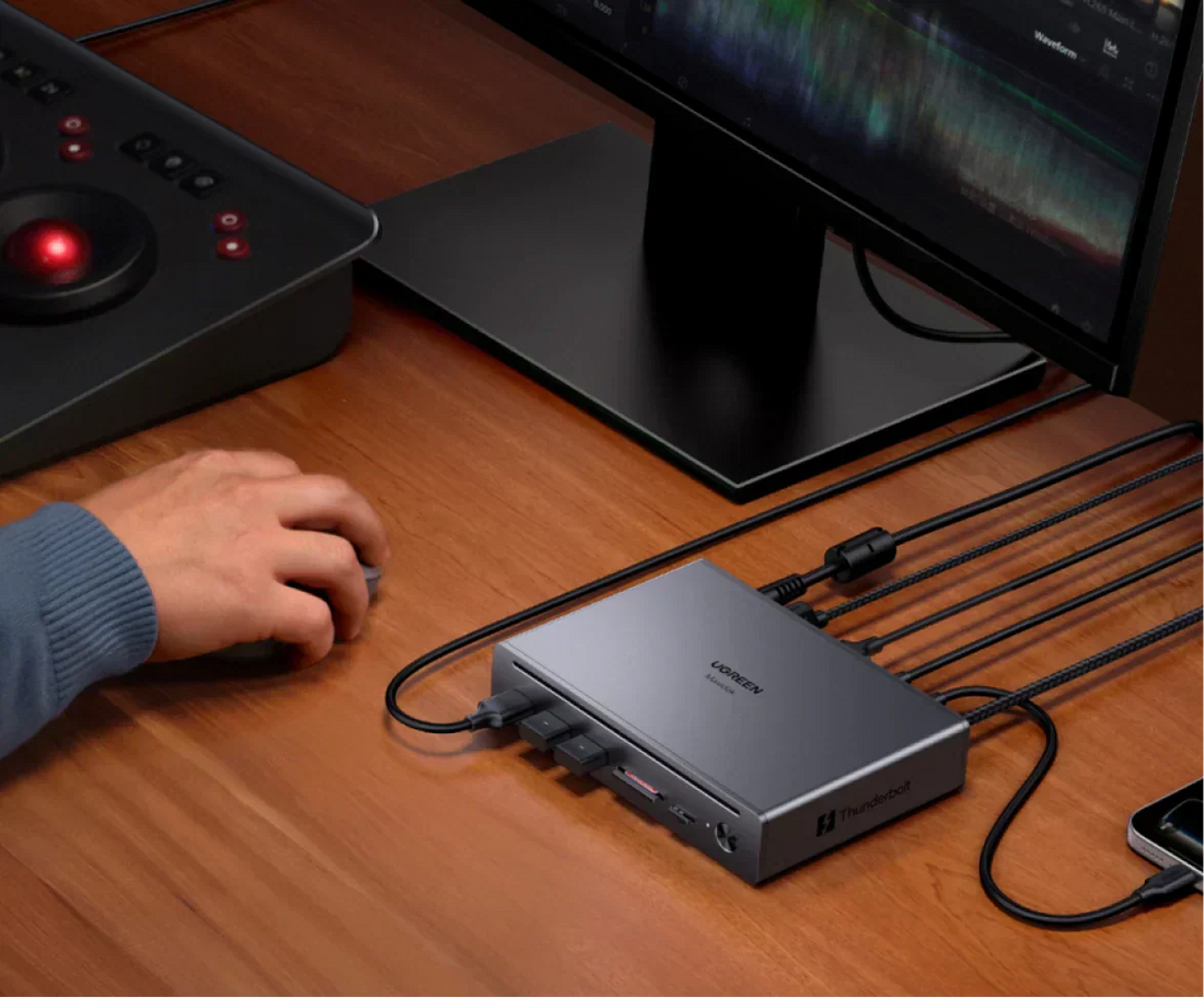 thunderbolt-5-docking-station-vs-usb-c-hub