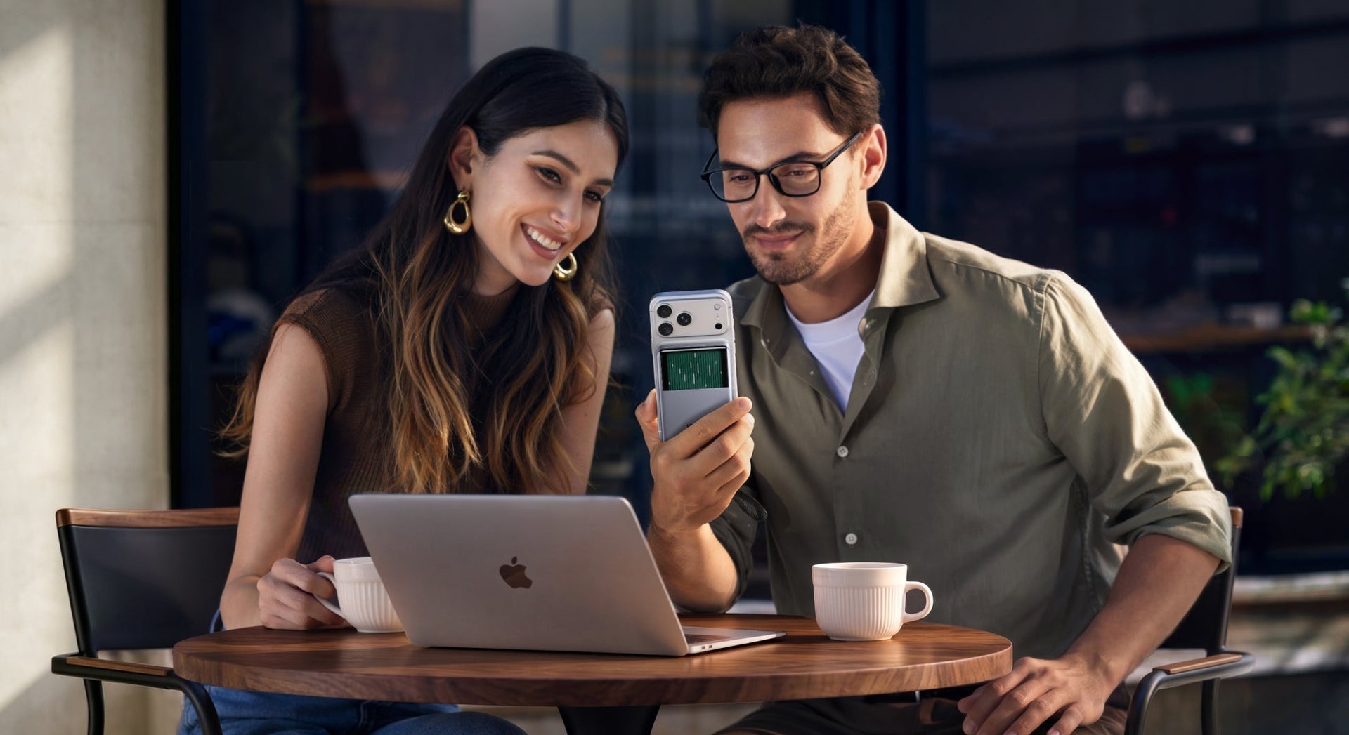 Magnetic Power Bank vs Regular Power Bank:Which to Buy